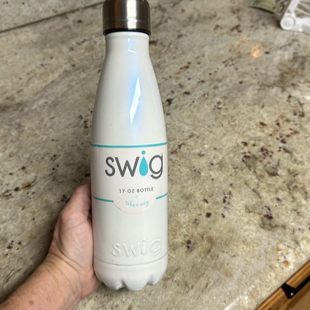 NEW Pearl Swig Bottle